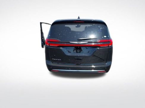 New 2026 Chrysler Pacifica Select image 20