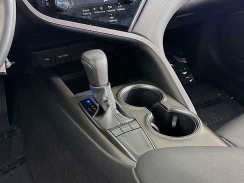 Used 2023 Toyota Camry SE FWD image 5