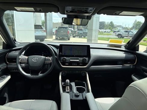 Used 2024 Toyota Grand Highlander AWD Hybrid image 28