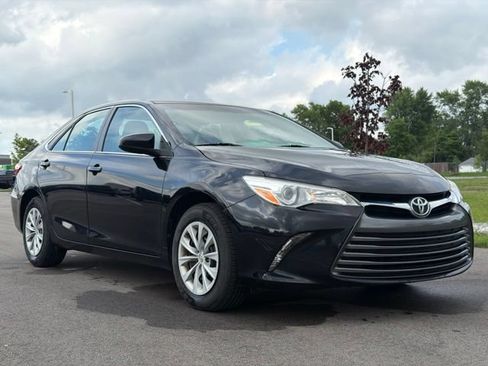 Used 2017 Toyota Camry LE FWD image 1