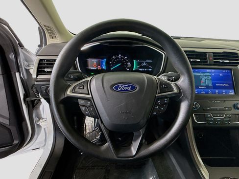 Used 2020 Ford Fusion SE FWD image 13