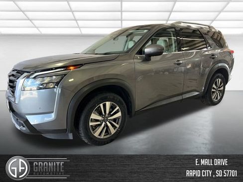Used 2025 Nissan Pathfinder SL FWD image 1