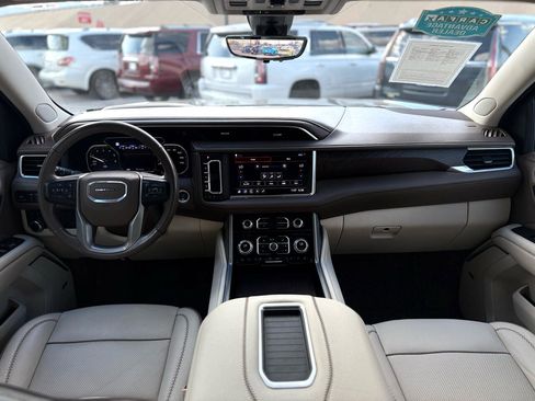 Used 2021 GMC Yukon Denali w/ Denali Premium Package image 18