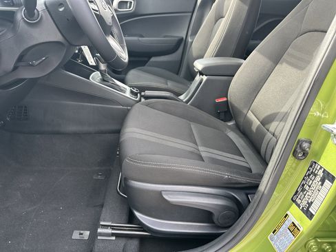 Used 2023 Hyundai Venue SEL w/ Cargo Package FWD image 9