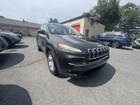 Used 2015 Jeep Cherokee Sport w/ Cold Weather Group AWD/4WD image 9