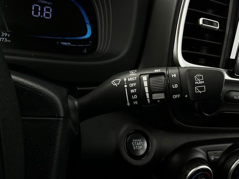 Used 2025 Hyundai Venue SEL image 37