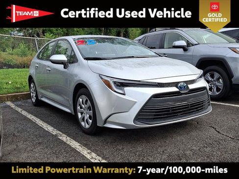 Certified 2025 Toyota Corolla LE FWD image 1