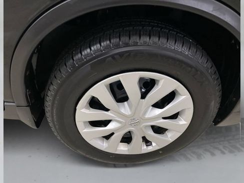Used 2017 Nissan Rogue S AWD/4WD image 16