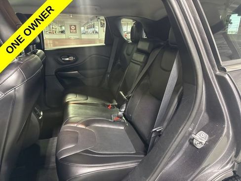 Used 2019 Jeep Cherokee Limited w/ Technology Group AWD/4WD image 15