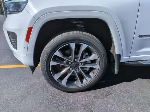 Used 2023 Jeep Grand Cherokee L Overland w/ MOPAR Finishing Package AWD/4WD image 13