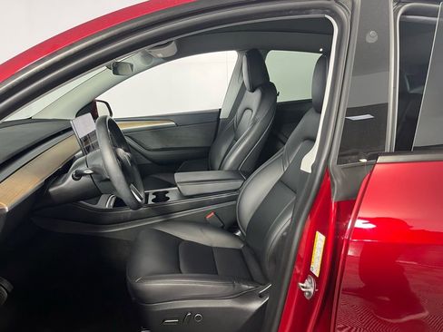 Used 2024 Tesla Model Y Long Range image 19