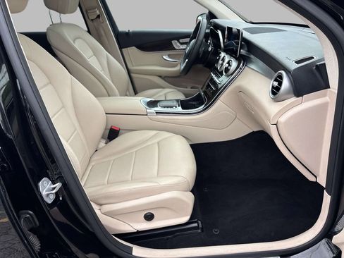 Used 2021 Mercedes-Benz GLC 300 4MATIC image 17