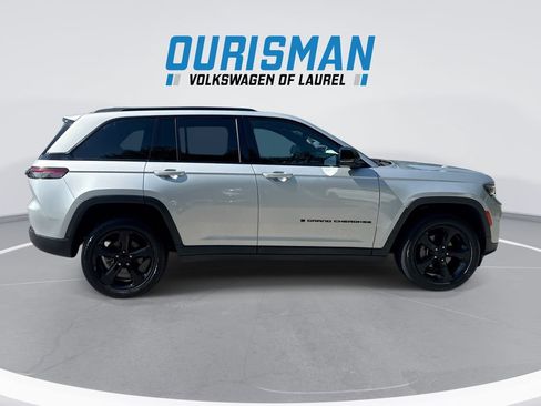 Used 2023 Jeep Grand Cherokee Altitude AWD/4WD image 9