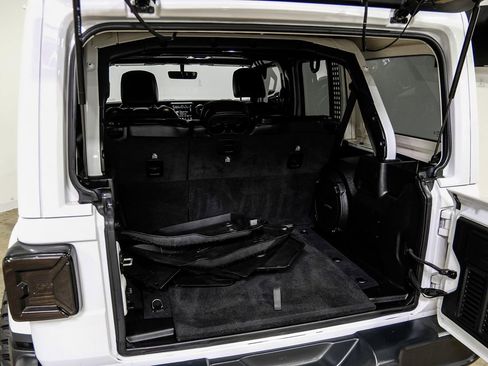 Used 2020 Jeep Wrangler Unlimited Sahara AWD/4WD image 58