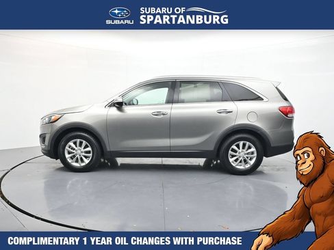 Used 2017 Kia Sorento FWD image 4