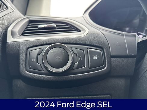 Used 2024 Ford Edge SEL image 25