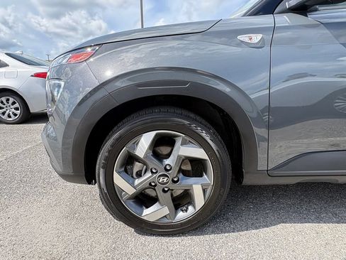 Used 2022 Hyundai Venue Limited FWD image 21