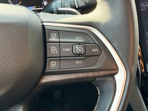 Used 2023 Jeep Grand Cherokee L Limited AWD/4WD image 40