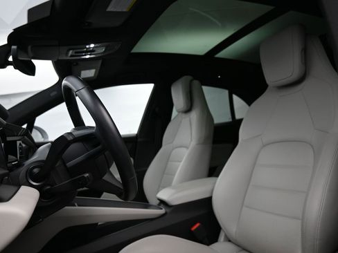 Used 2024 Porsche Macan 4 Electric image 5