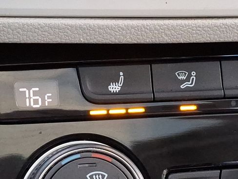 Used 2019 Volkswagen Jetta SEL image 25