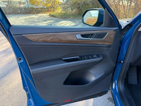 Used 2025 Volkswagen Atlas SE image 19