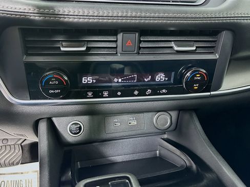 Used 2023 Nissan Rogue SV AWD/4WD image 16