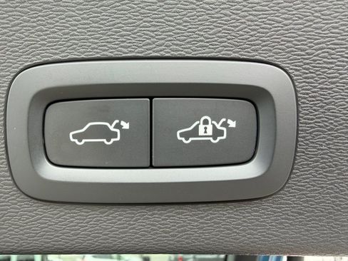Used 2023 Volvo C40 P8 Recharge Plus w/ Protection Package Premier AWD/4WD image 43