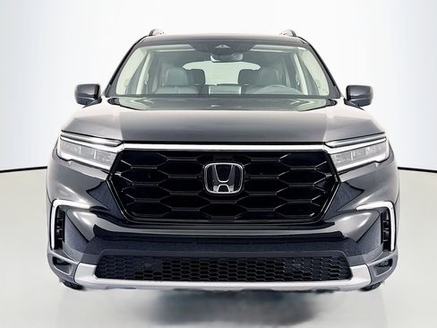 Certified 2023 Honda Pilot Touring image 2