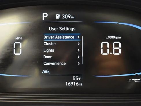 Used 2025 Hyundai Venue SEL image 29