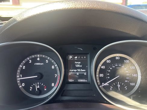 Used 2017 Hyundai Santa Fe Sport FWD image 2
