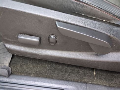 Used 2017 GMC Canyon SLE w/ All Terrain Package image 17