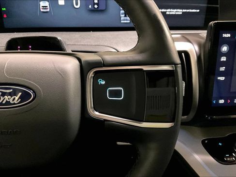 Certified 2025 Ford Expedition Active AWD/4WD image 18