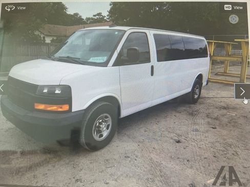 Used 2020 Chevrolet Express 3500 LS RWD image 2