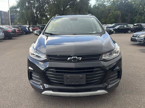 Used 2018 Chevrolet Trax LT w/ Sun & Sound Package AWD/4WD image 2