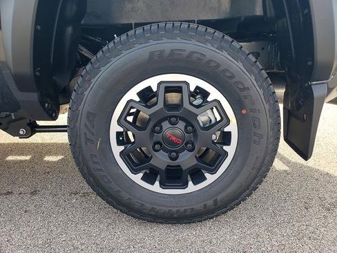 New 2025 Toyota Tacoma TRD Off-Road image 20