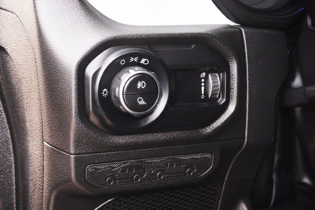 Used 2025 Jeep Gladiator Sport AWD/4WD image 24