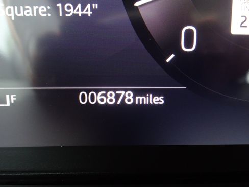 Used 2025 Land Rover Defender 110 AWD/4WD image 13