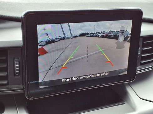 Used 2022 Ford Explorer XLT image 11