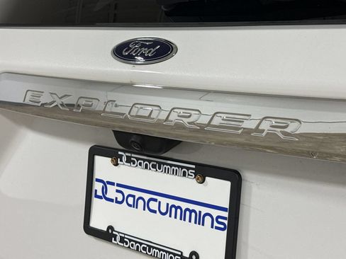 Used 2023 Ford Explorer XLT AWD/4WD image 26