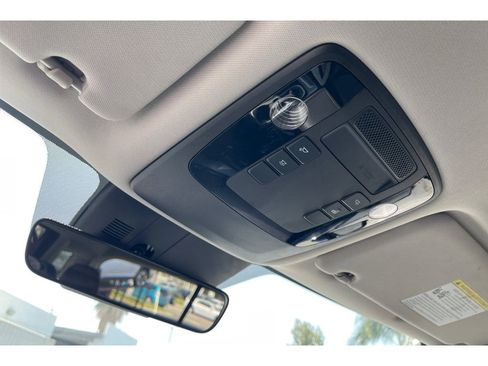 Used 2022 Kia Carnival LX FWD image 24