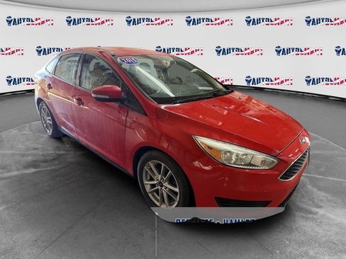 Used 2015 Ford Focus SE image 1