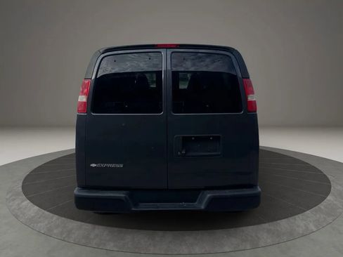 Used 2017 Chevrolet Express 3500 LS image 6