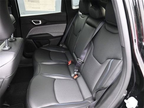 New 2026 Jeep Compass Latitude w/ Mopar Graphics Package image 18