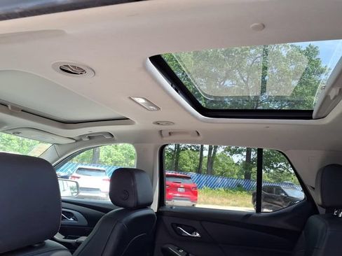 Used 2021 Chevrolet Traverse RS AWD/4WD image 12
