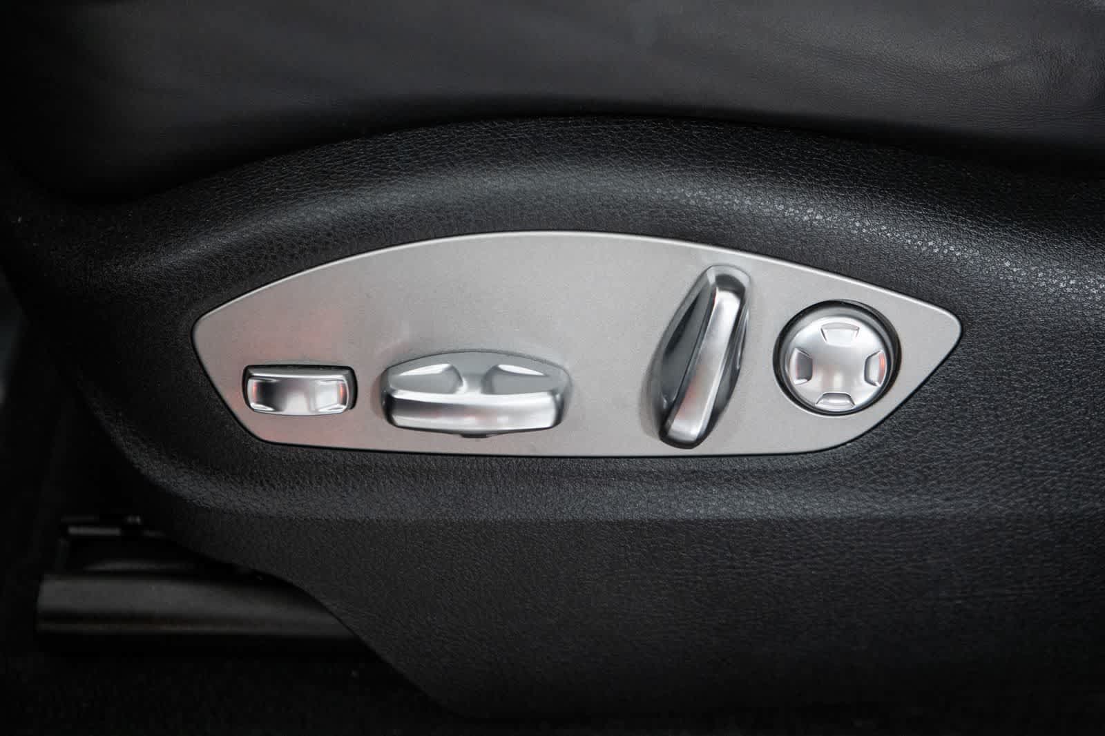 Certified 2024 Porsche Macan S AWD/4WD image 23