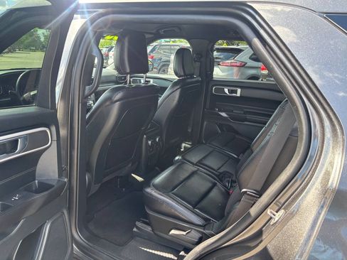 Used 2020 Ford Explorer XLT w/ Equipment Group 202A AWD/4WD image 15