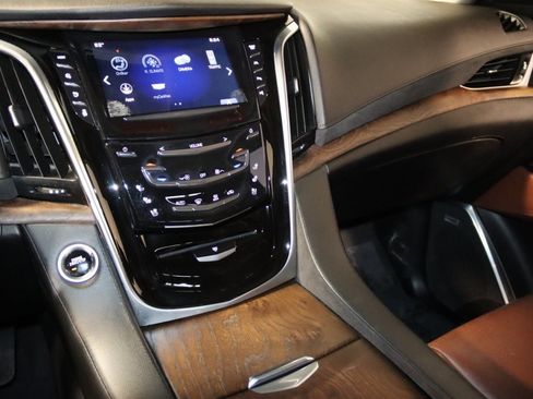 Used 2020 Cadillac Escalade Luxury image 52