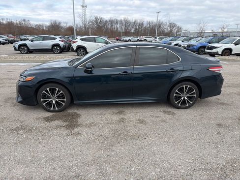 Used 2018 Toyota Camry SE w/ Audio Package image 3