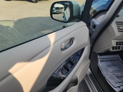 Used 2012 Nissan Leaf SL image 15