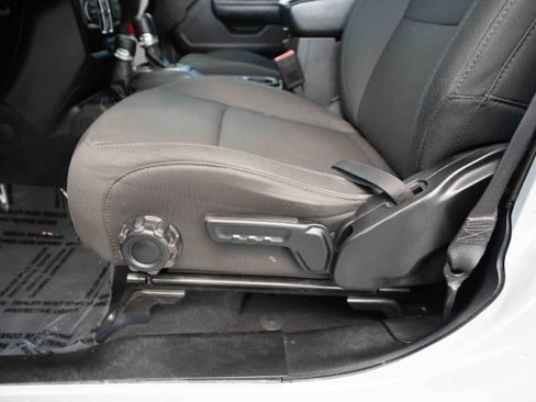 Used 2023 Jeep Wrangler Unlimited AWD/4WD image 12